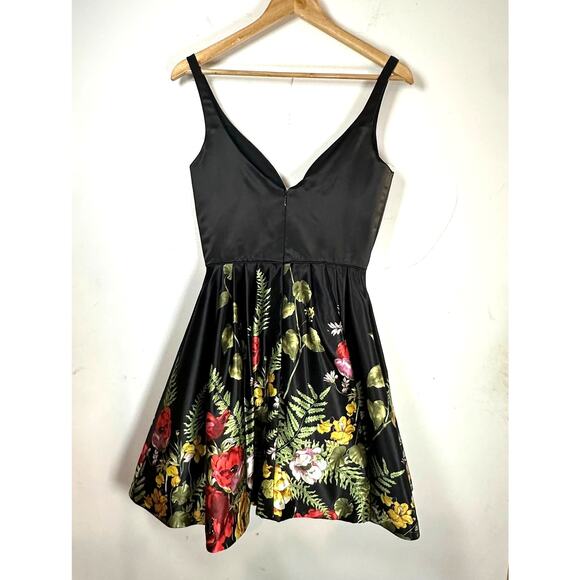Sherri Hill Black floral plunge fit flare mini dress womans size 4‎ - Picture 6 of 16